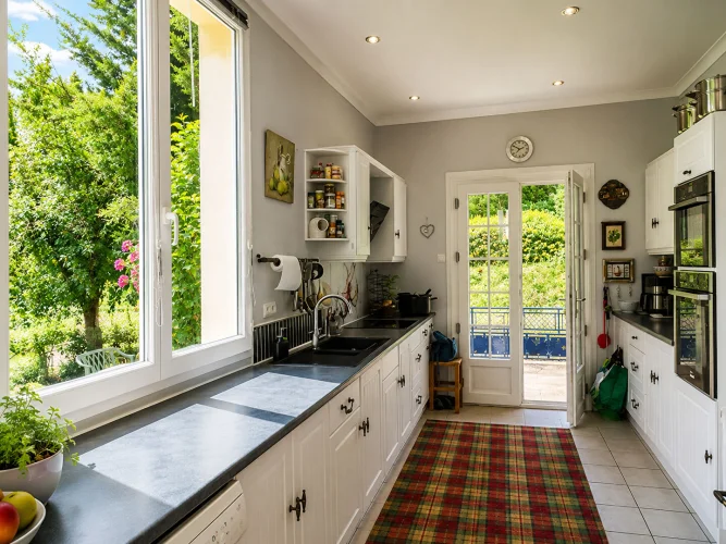 Côtes D'armor. Charming Renovated Riverside Home with 3,261m² of Landscaped Gardens, Walking Distance to Bon Repos Abbey photo 3