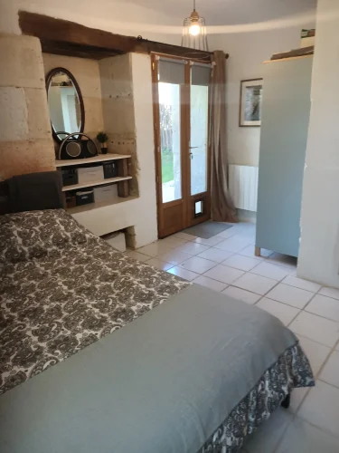 Cute 2-Bedroom Character Cottage with Pool photo 5