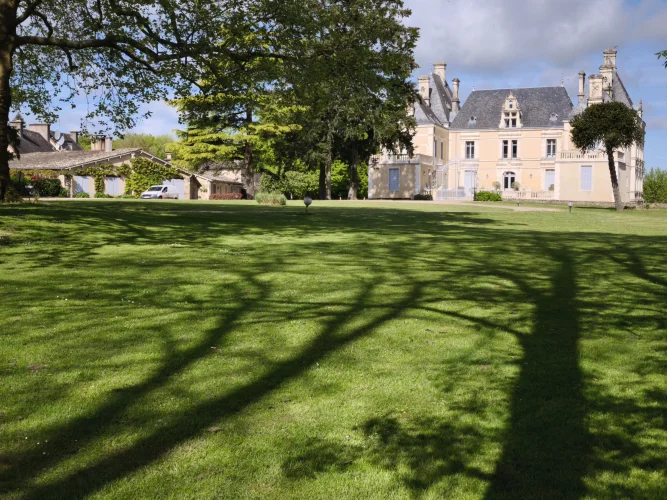 Charming Two-Bedroom Duplex Apartment in a Beautiful Château Estate photo 4