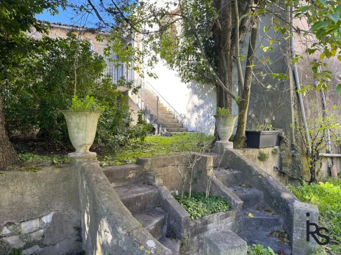 A Magnificent 260 m² Master's House with a Terrace and Adjacent Enclosed Garden