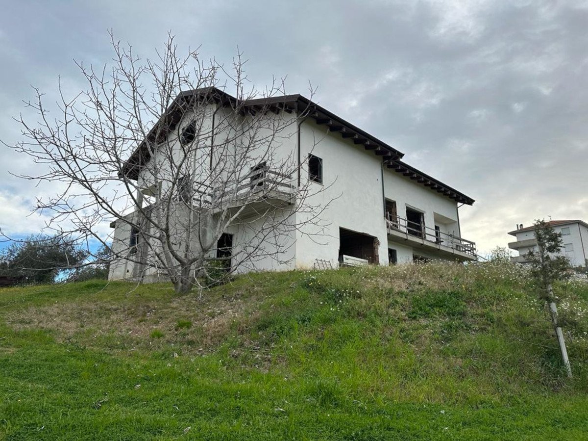 Property in Pineto photo 4