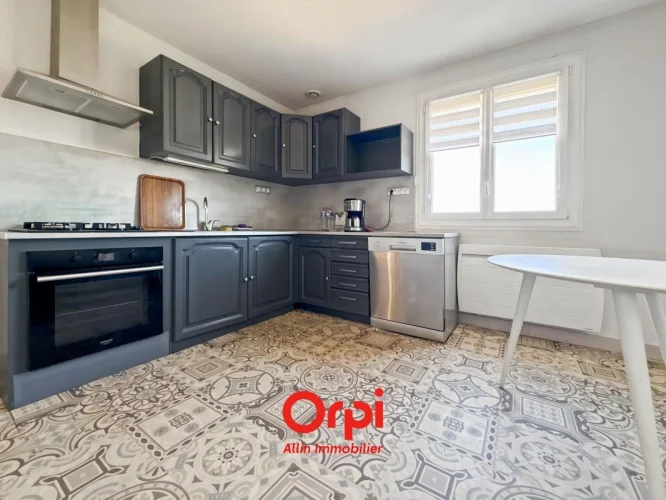 House with 4 Bedrooms in Domérat photo 2