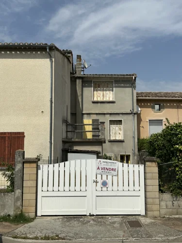 House in Need of Complete Renovation with Garden.