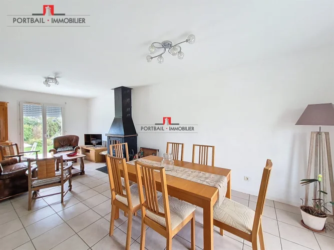 House for Sale in Ambarès-Et-Lagrave photo 2