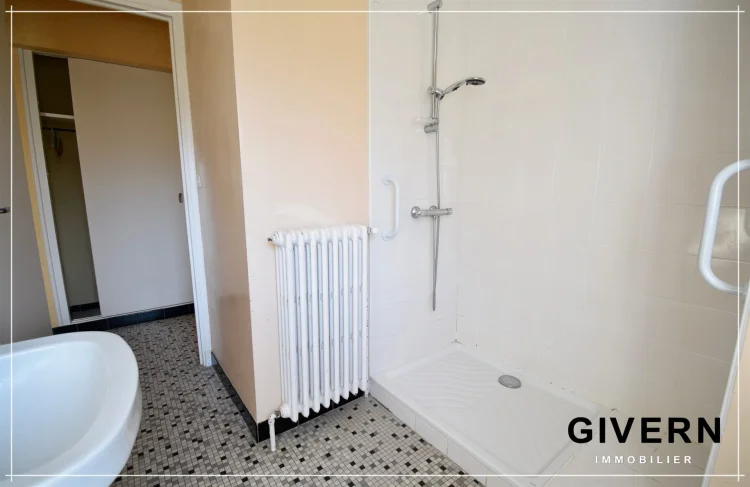 Cleguer - 4-Room Property of 74 m² on a 2300 m² Plot photo 5