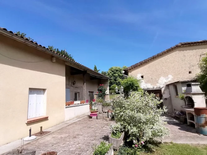 F4 House photo 2