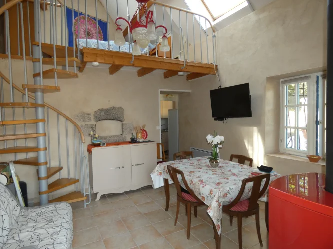 Fully Renovated Stone Cottage with Attached Garden and Detached Woodland. photo 5
