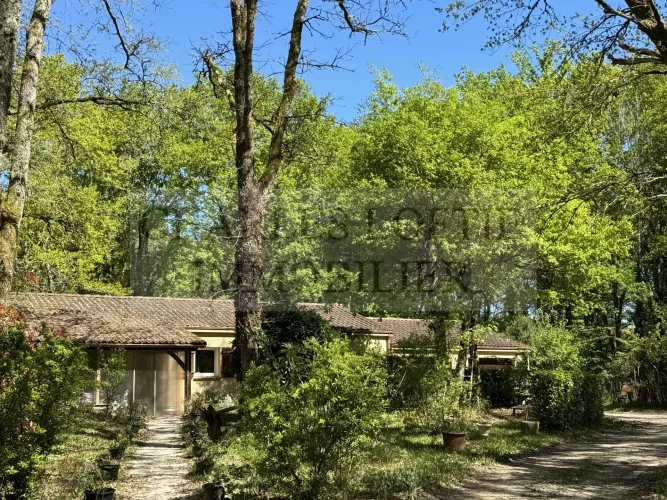 Traditionally Built House with Garage, Covered Terrace and Pretty Garden of more than 3500 m² photo 3