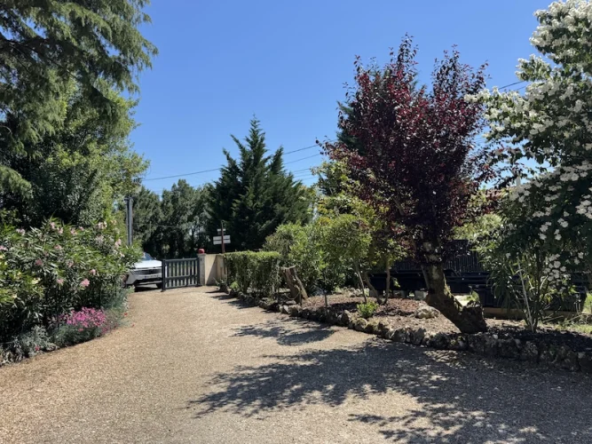 Detached house with enclosed garden photo 2