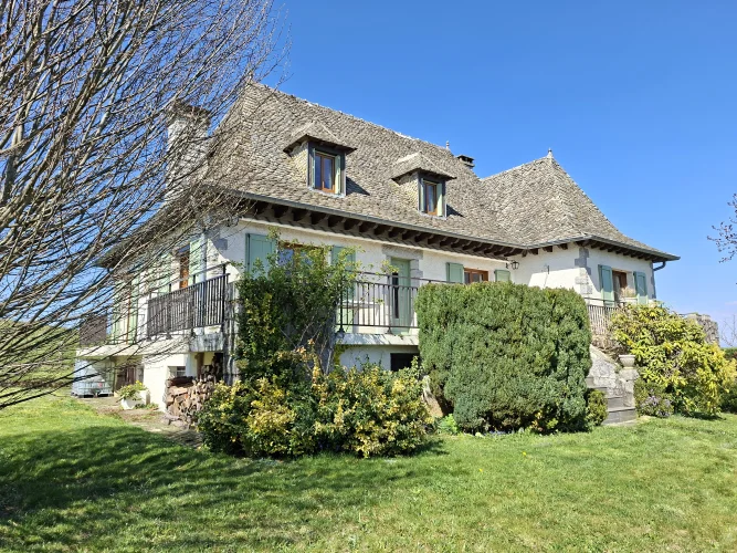 Charming Country Estate with Indoor Spa & Stunning Views – Aubrac Regional Park