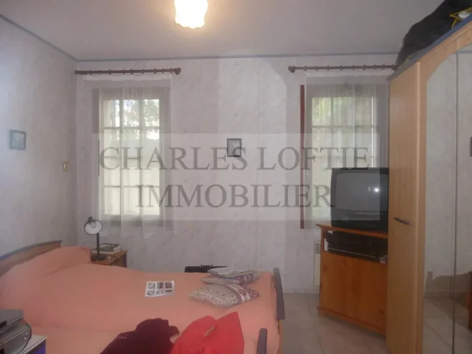 Invest Building of 316 m² with 2 T3 and 2 T4, all Set in a Beautiful Garden of 3366 m². photo 4