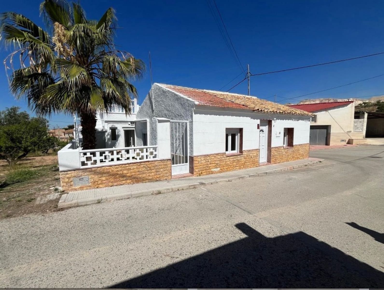Townhouse for sale in L'Algueña / Alguenya, Alicante photo 2