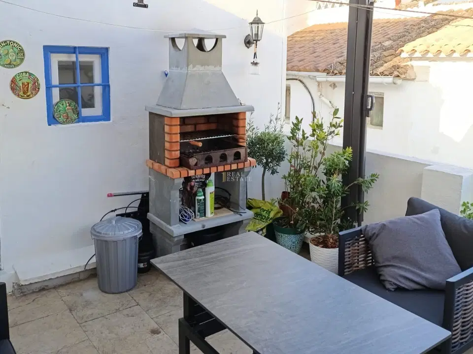 1 Real Estate photo 4