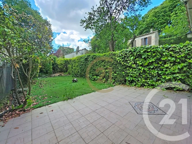 For Sale in Flayosc, Superb 3-Room Ground-Floor Apartment with Private Garden photo 2