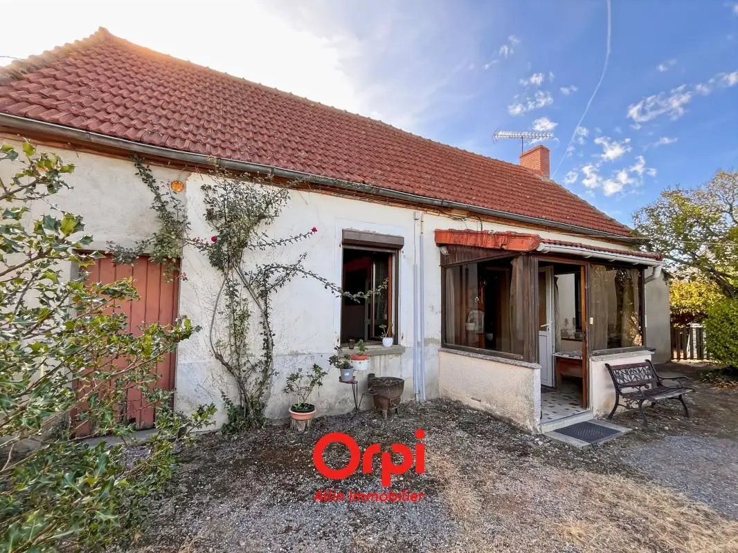 House for sale in Montmarault — 2 bedrooms, 66 m²