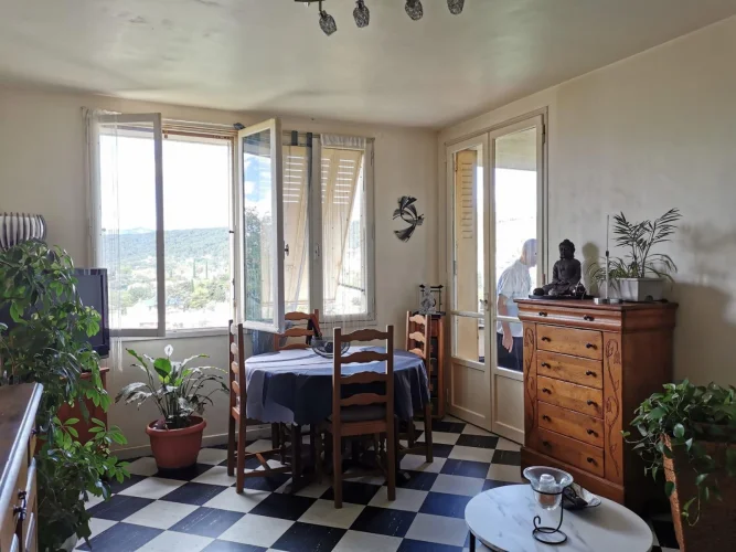 Aubenas - Bright T3 Apartment with Unobscured View photo 2