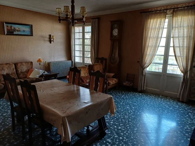 House with Views of the Chateau photo 4
