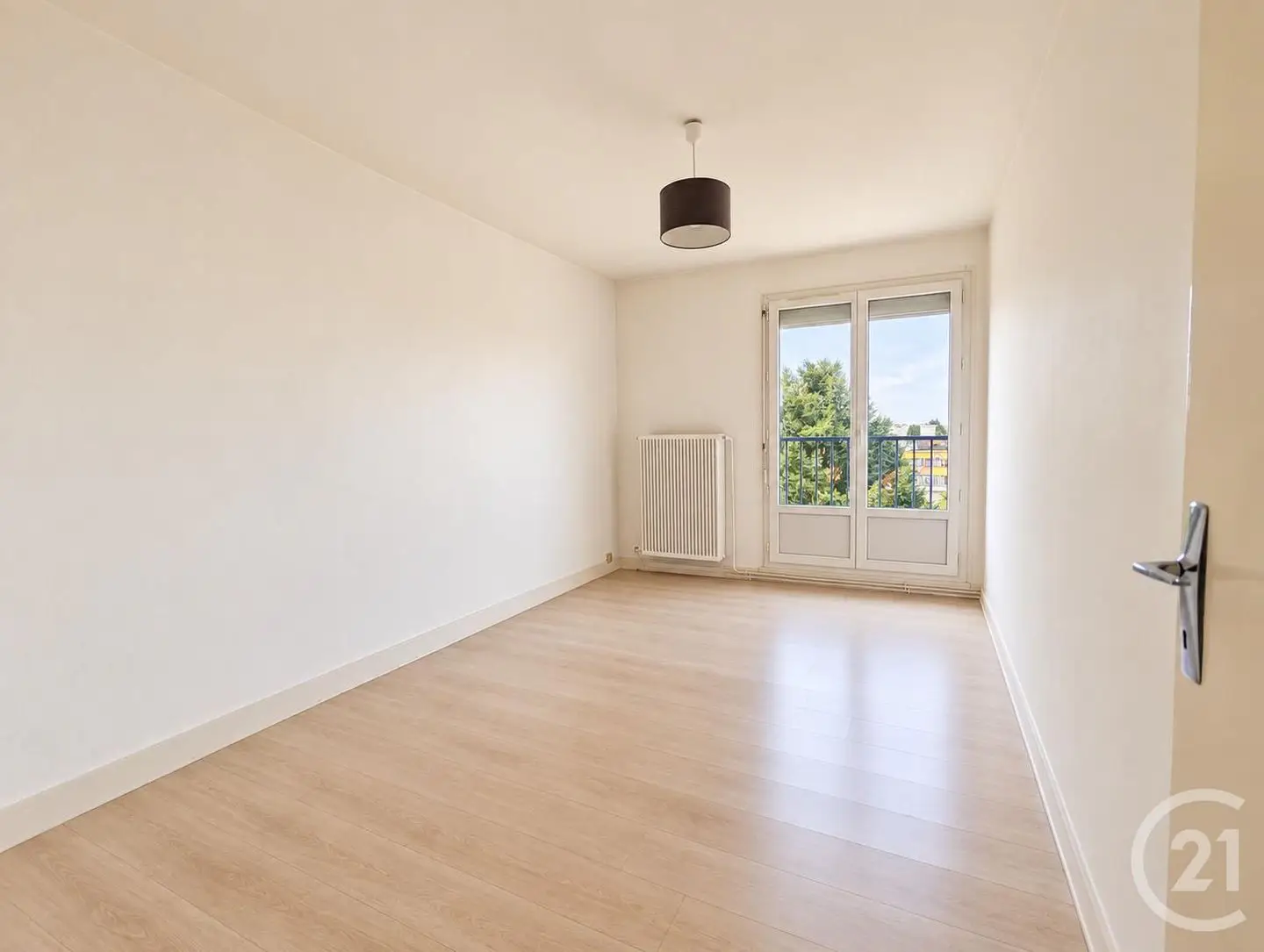 Apartment for sale in Chartres — 2 bedrooms, 67 m² photo 4