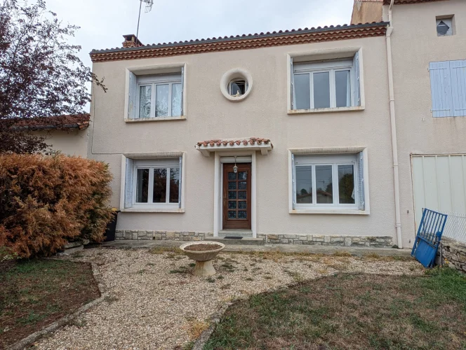 Great Opportunity in the Vilage Centre, House with Large Gar