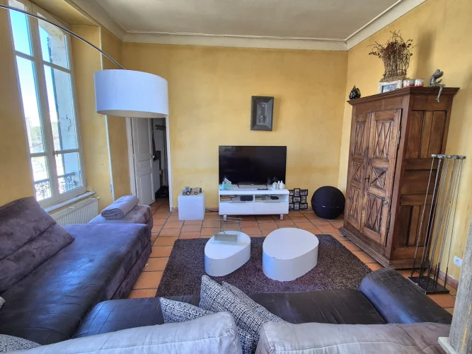 Family Home with Outbuildings and 1450 m² of Land photo 2