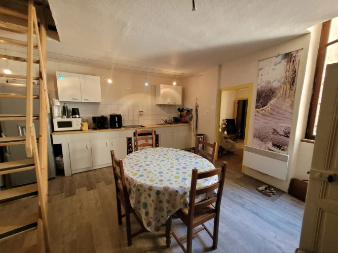 A Quiet Village House with 75 M2 of Living Space, Close to all Amenities. photo 4