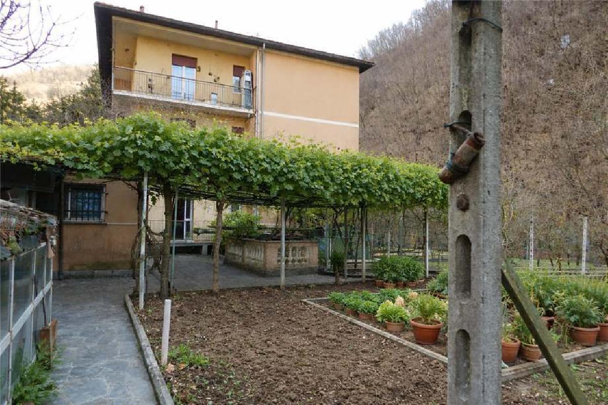 Property in Valbrevenna