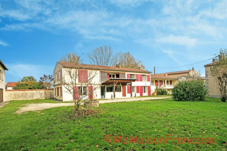 Village House, 4bed/2bath with Heated Pool and Land photo 2