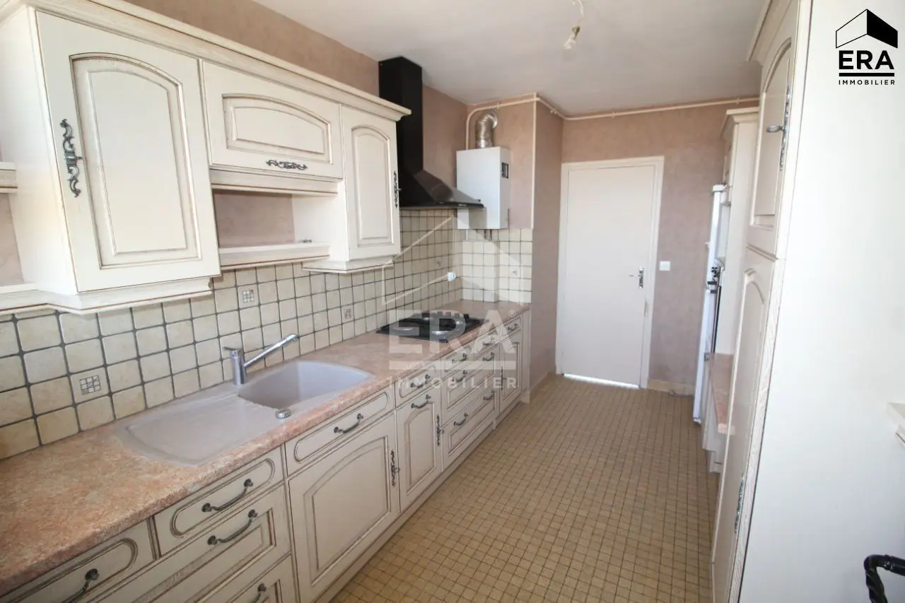 Apartment for sale in Nevers — 2 bedrooms, 70 m² photo 3