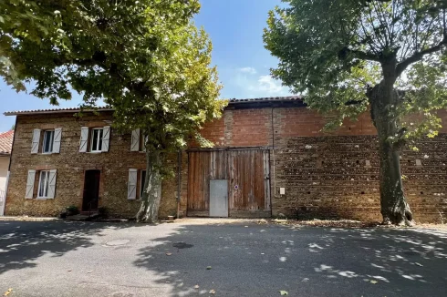 Renovated Town Centre House with Garden photo 2