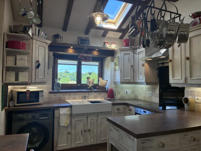 Single-Level Character Property with 2 Bedrooms photo 5