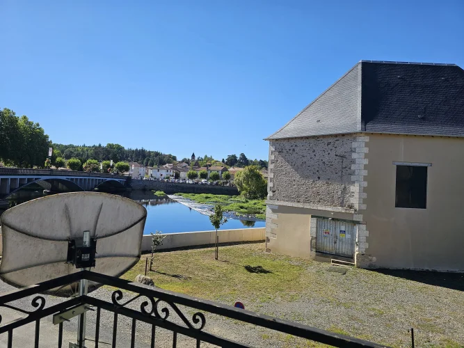 Riverside-Living with Superb Views photo 2