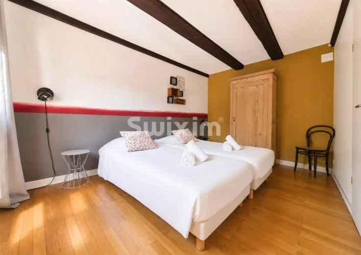 3-Room Apartment Sold Furnished with Covered Parking photo 5