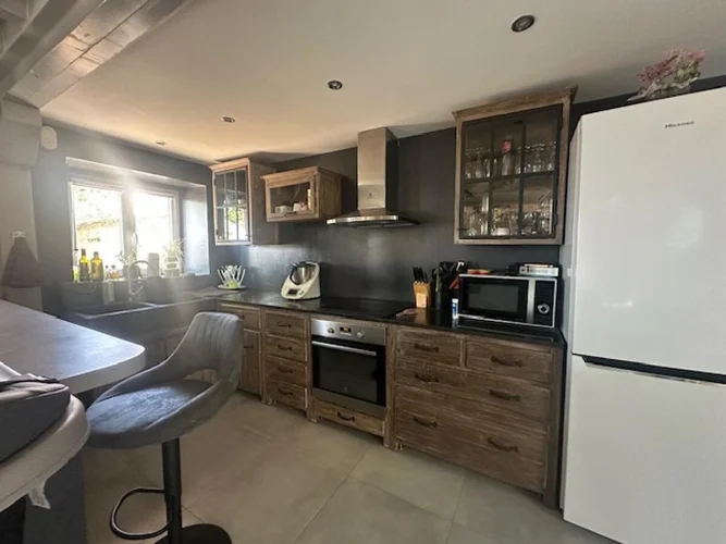 House with 5 Rooms photo 3