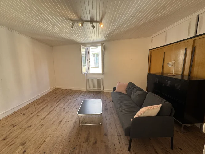 Stone Village House of 76 m², a Kitchen/Dining Room, a Living Room, 2 Bedrooms and a Vaulted Cellar photo 2