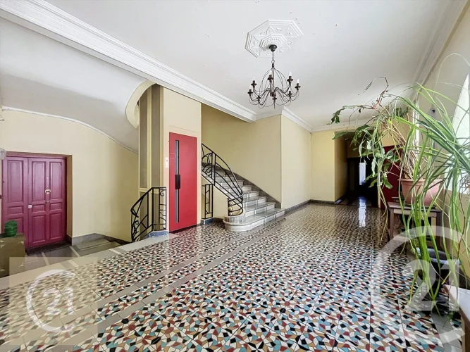 Located Near the Allées Paul Riquet and the Parc Des Poètes, this Quiet Apartment Sits on the photo 3