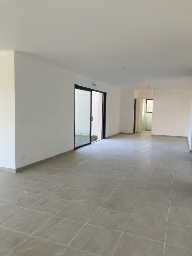 New House 133 m² + Garage 20 m² – 4 Bedrooms – Land 1,836 m² – Nature View, no Overlooking photo 2