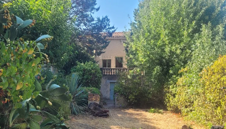 A Lovely Stone House with 170 M2 of Living Space, a Garden, Terraces and Cellars.
