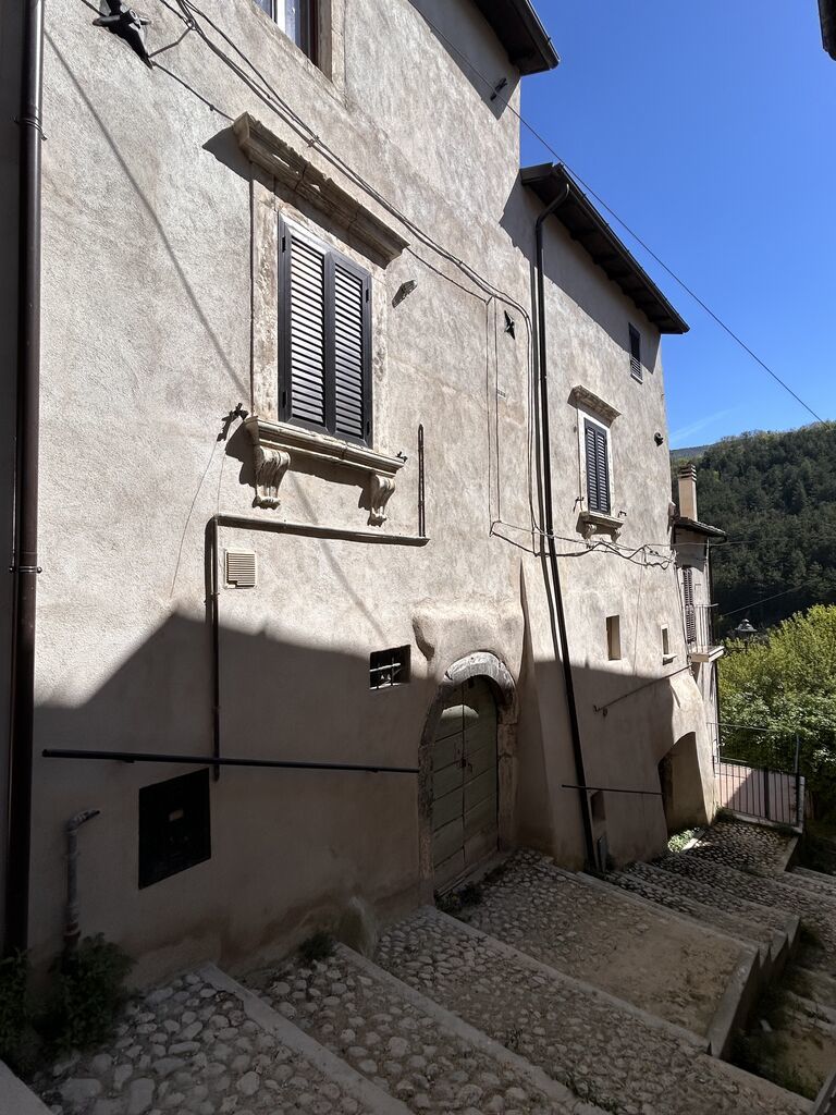 Property in Castel Di Ieri photo 3