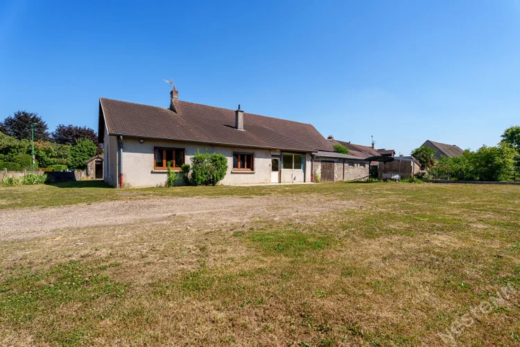 An Old Farm with Great Potential in Champforgeuil