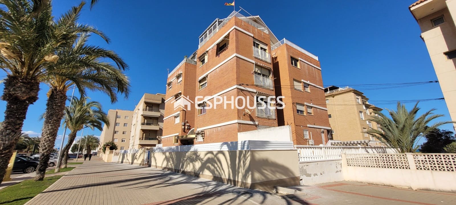 Apartment for sale in Guardamar Playa, Guardamar del Segura, Alicante photo 2
