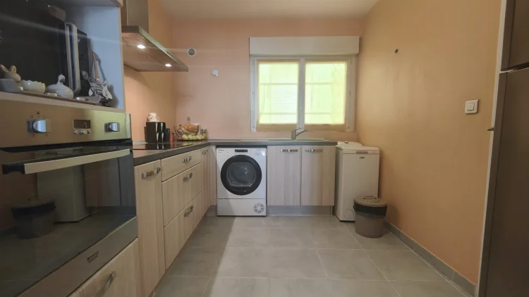 Bright 3-Room Apartment with Balcony 5 Minutes from Downtown photo 4