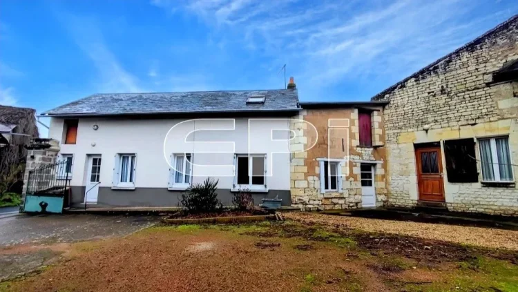 110 m² House in Chalais with Numerous Outbuildings