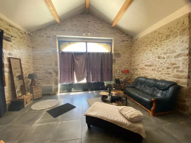 Charming Stone Barn Renovated in 2019, on a Land of 1.524 m² photo 3