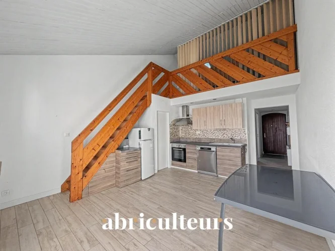 2-Bedroom Apartment with Sea View Balcony for Sale on Rue De la Pointe in L'herbaudière (85330) photo 4
