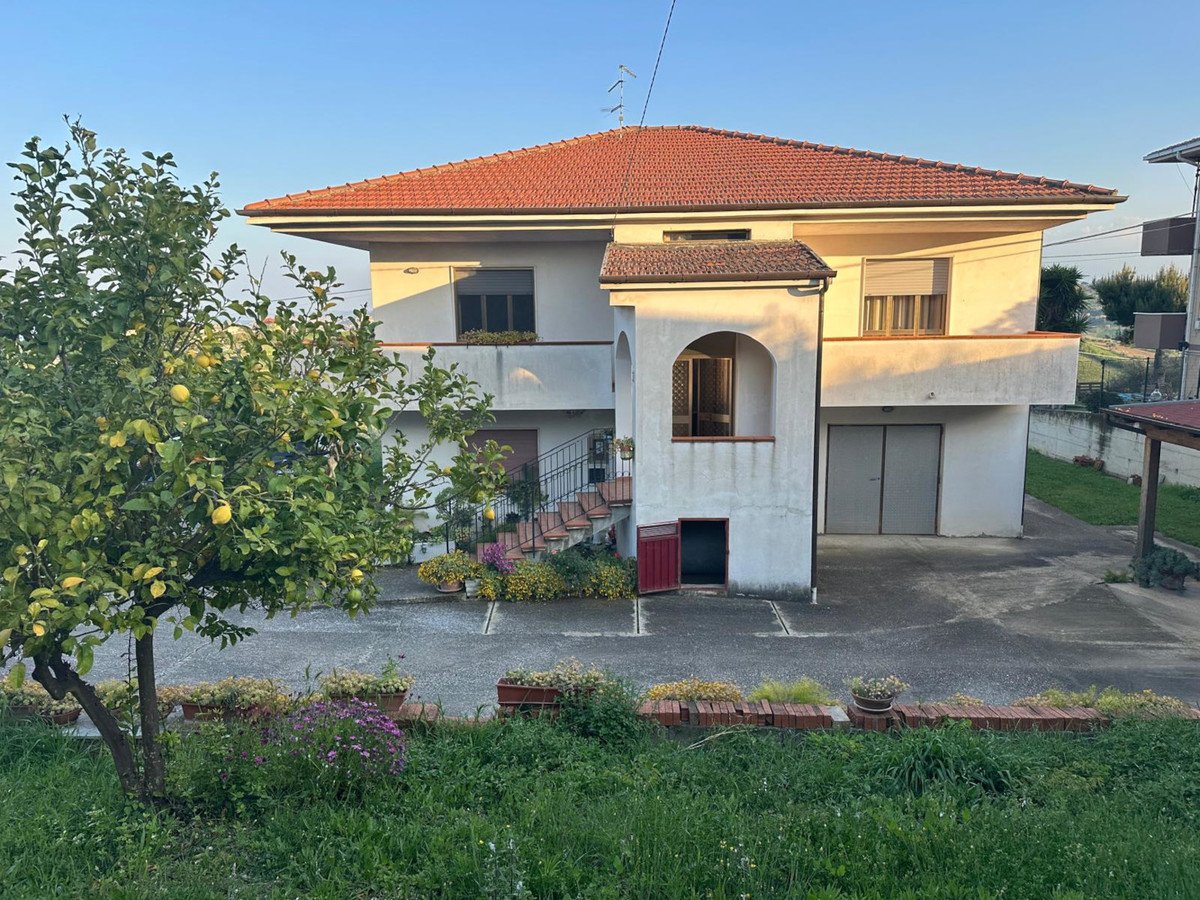 3 bedrooms detached house, 250 m² Silvi, Teramo (province)