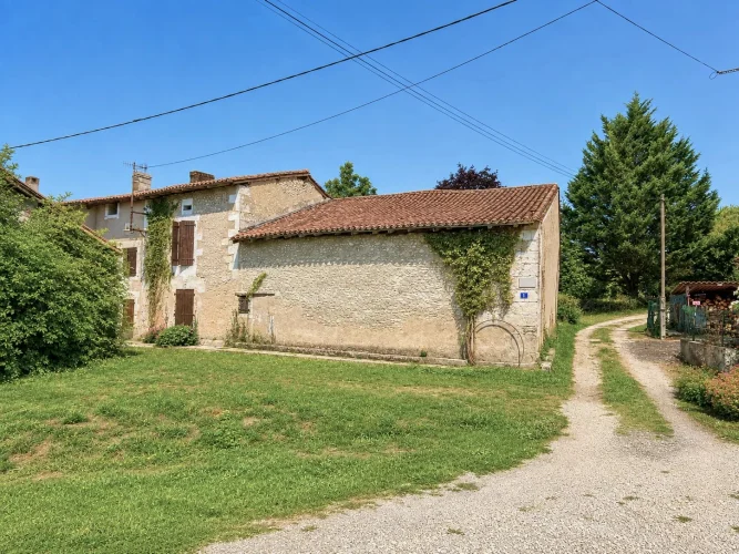 Stone House to Renovate, Close to Aubeterre-Sur-Dronne photo 2
