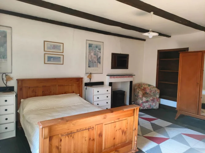 Charming 2-Bed Stone Village House with 8,500 m² Garden, Oradour-Sur-Vayres photo 5
