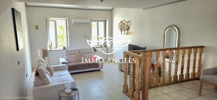 Alès City Center Duplex 5 Bedrooms, 18 m² Terrace, Energy Class C