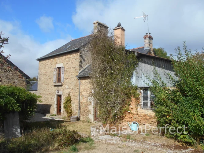Perfectly Located for Privacy Yet on the Edge of a Village. Spacious Family Home Constructed in Stone with Large Garden,… photo 3