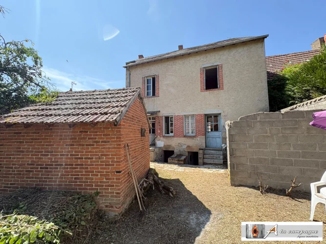 Property/Gîte Comprising Two Small Village Homes with a Garden and an Outbuilding photo 4